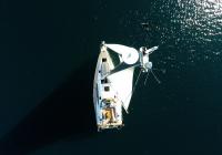 barcha a vela antenna radar all'cima d'albero yacht a vela elan 45 impression vela vele
